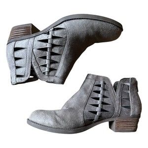 Carlos Santana Suede Ankle Boots Booties Taupe Tan Color Women’s Size 6 Bayley